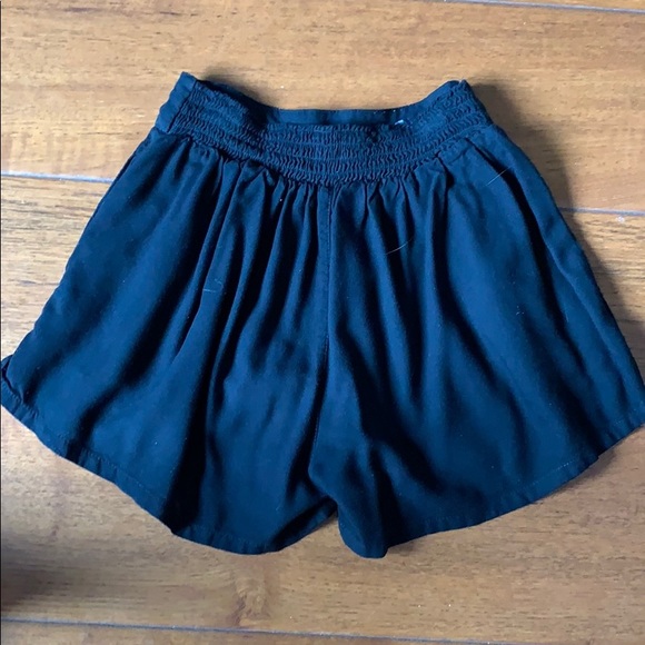 Black high waisted shorts - Picture 2 of 4